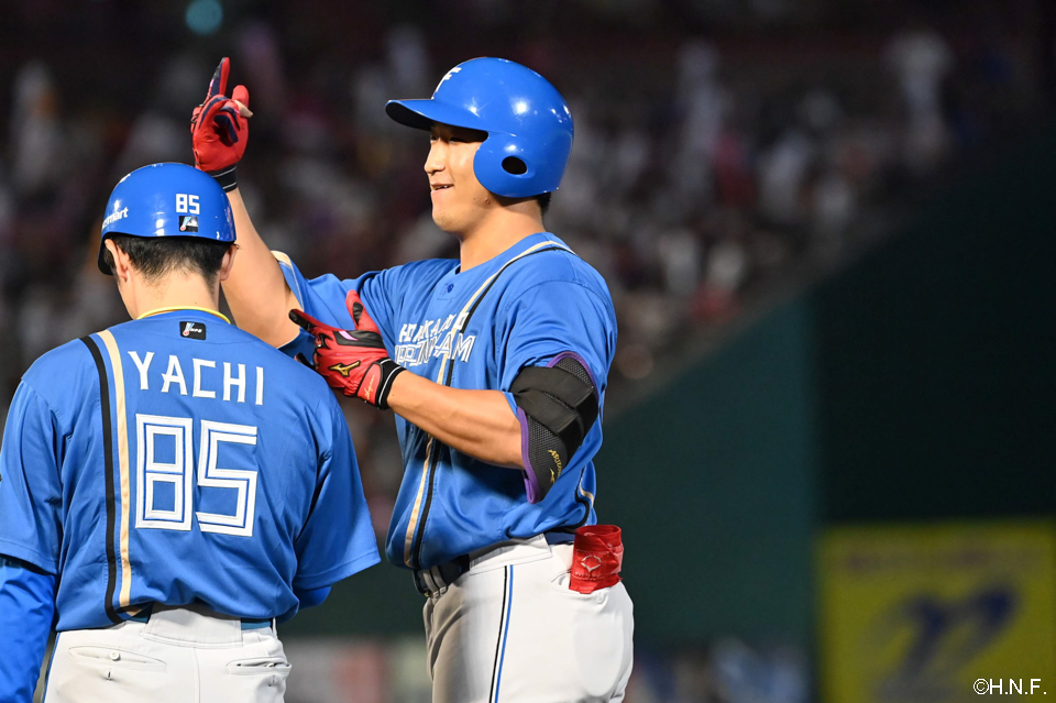 9回表、代打でヒットを放つ有薗選手02