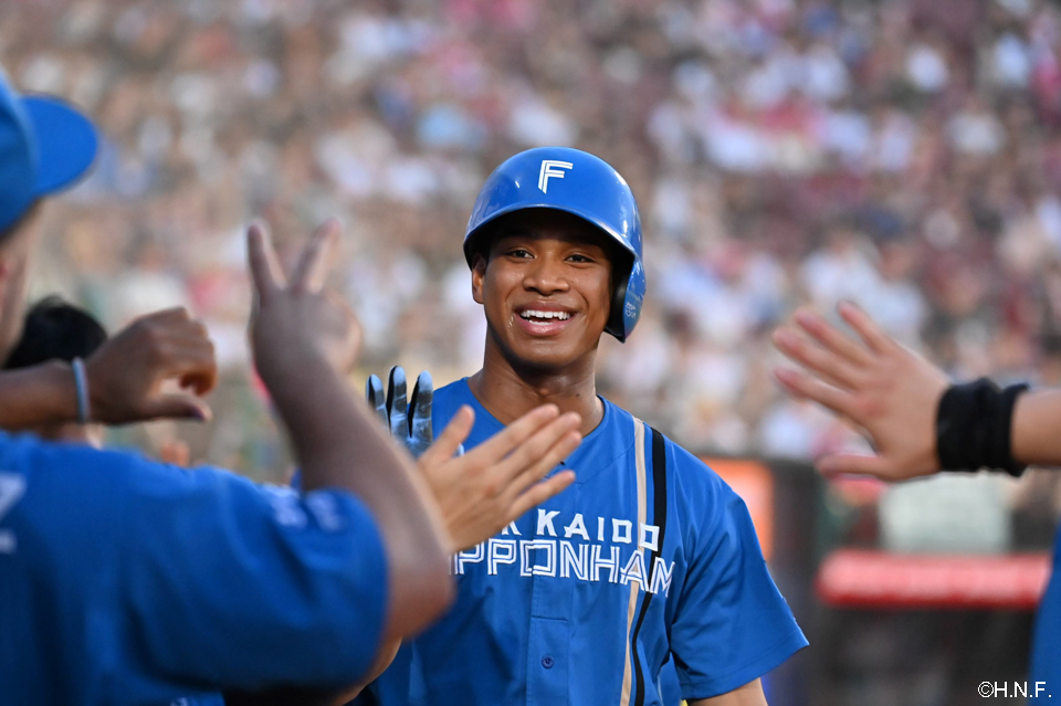 2回表、生還した万波選手