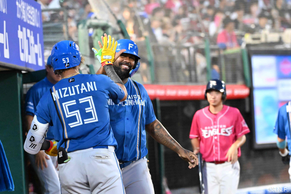 5回表、生還したレイエス選手