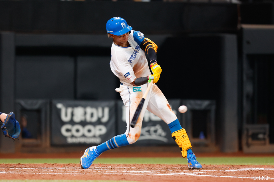 4回裏、レフトへ適時打を放つ水谷選手01
