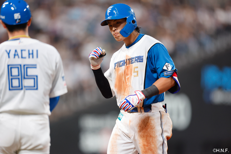 5回裏、レフトへヒットを放つ野村選手02