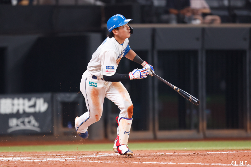 9回裏、サヨナラの適時二塁打を放つ野村選手01