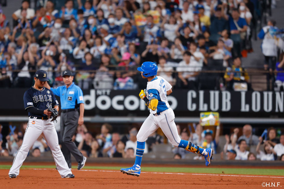 1回裏、先頭打者本塁打を放った水谷選手03