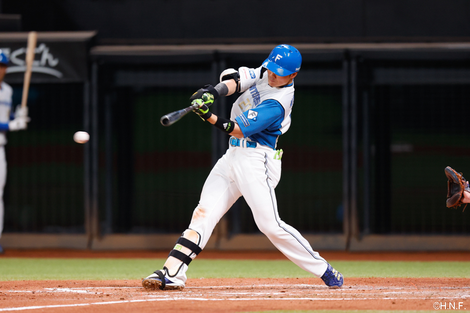 3回裏、ライトへヒットを放つ清宮選手