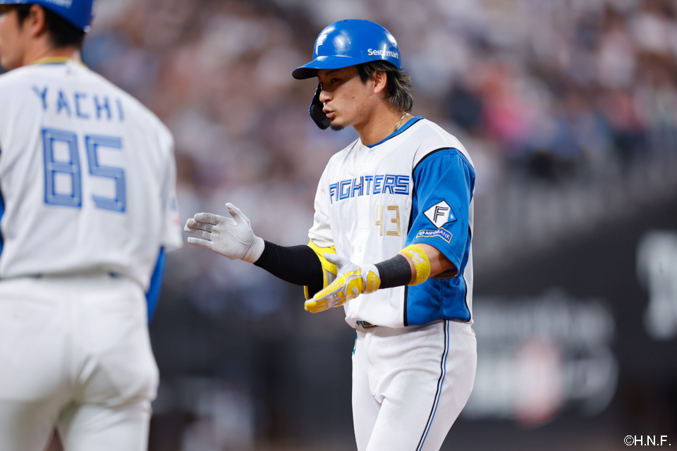 6回裏、レフトへヒットを放った水野選手