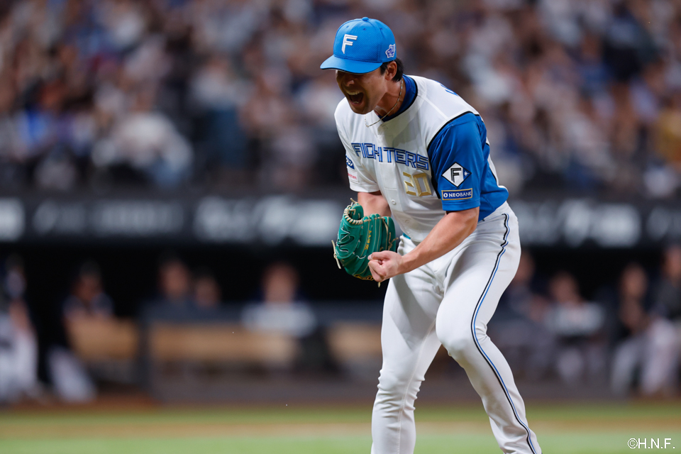 8回表を抑えた上原投手01