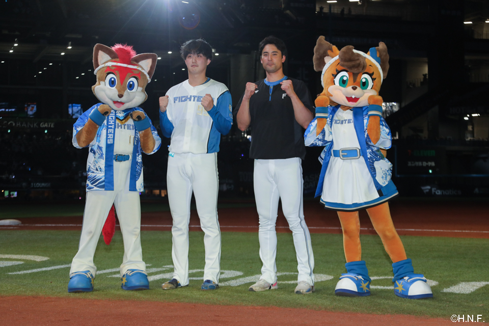 ヒーローの上原投手と柳川投手02"