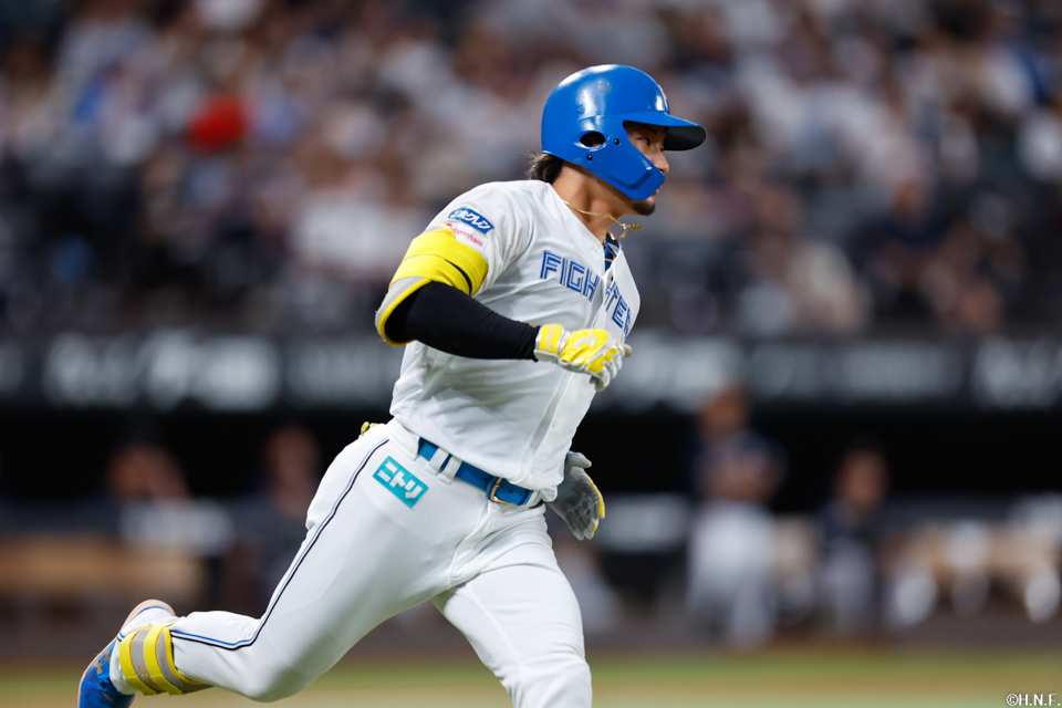 5回裏、センターへヒットを放つ水野選手02