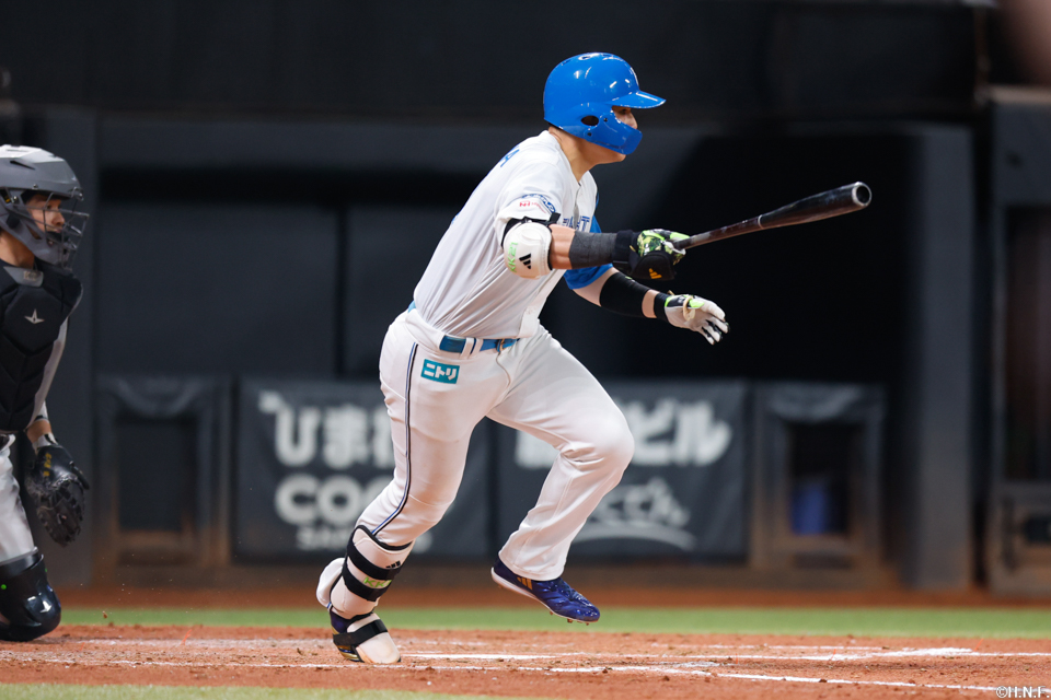 3回裏、センターへ適時打を放つ清宮選手01