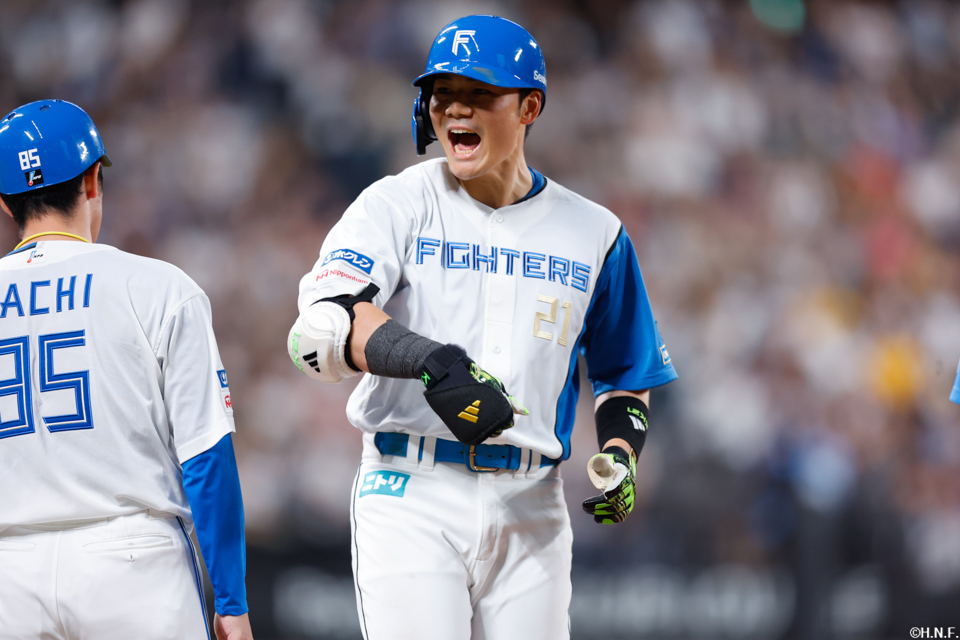 3回裏、センターへ適時打を放つ清宮選手02