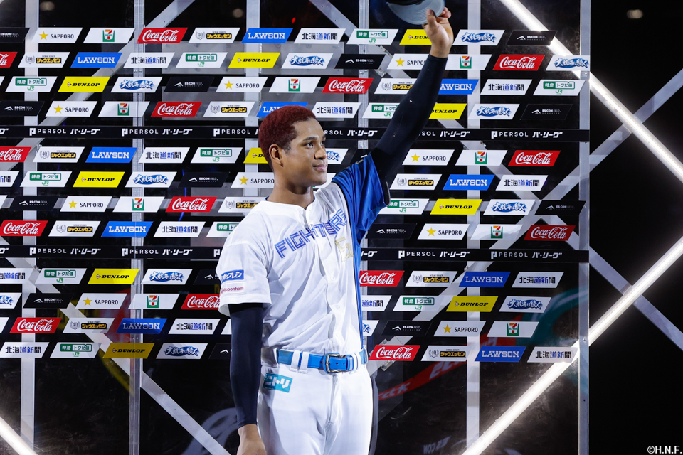 ヒーローの万波選手