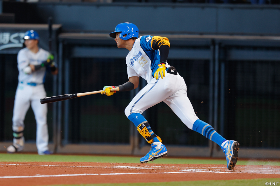 2回裏、内野ゴロの間に1点を挙げる水谷選手