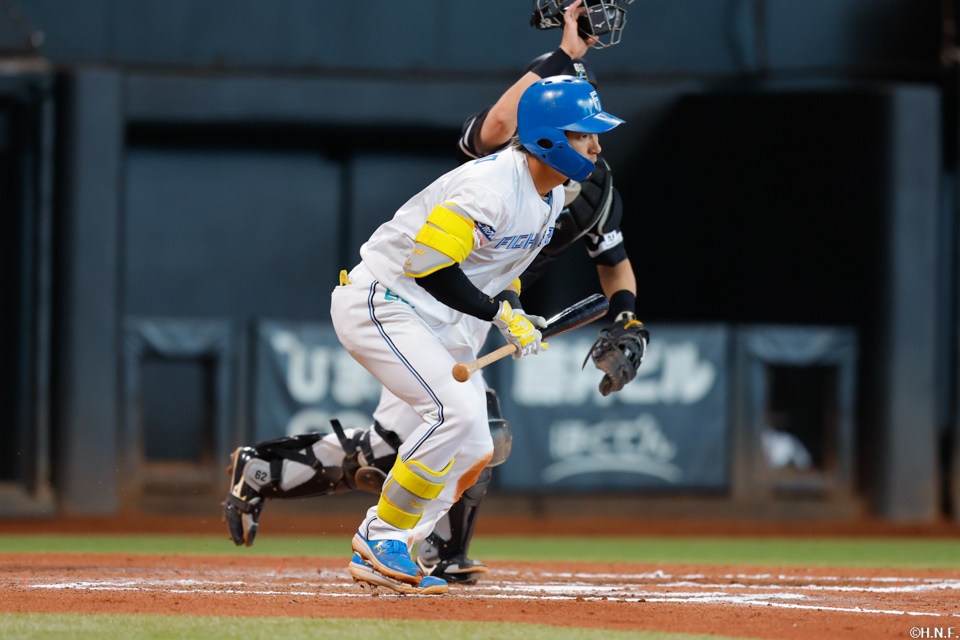 6回裏、犠打を決める水野選手