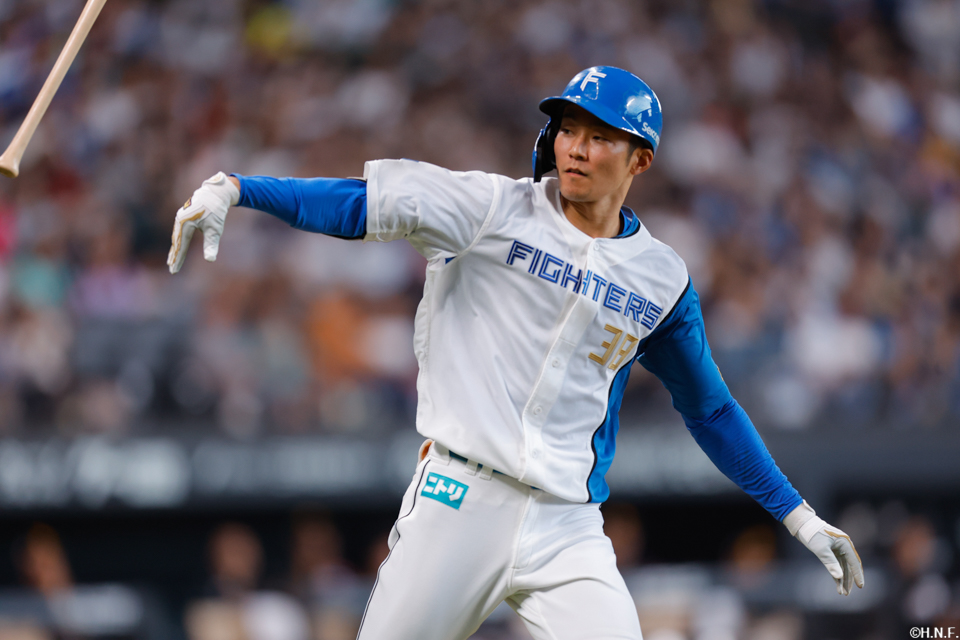 7回裏、ライトへ本塁打を放った石井選手01