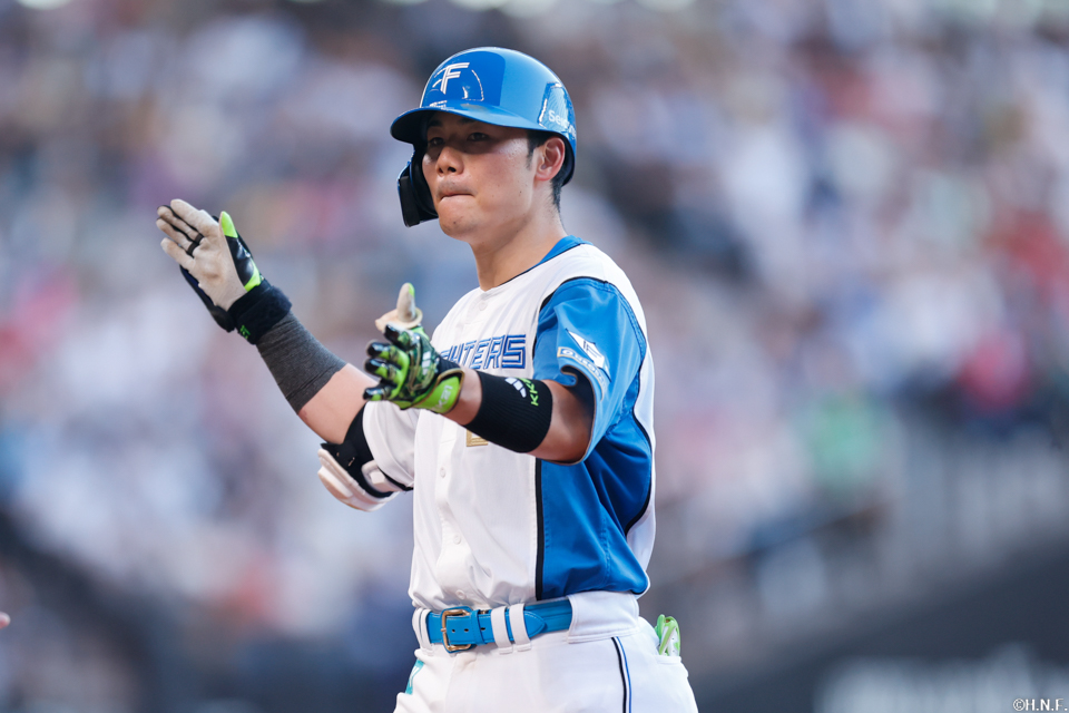 10回裏、レフトへヒットを放つ清宮選手02