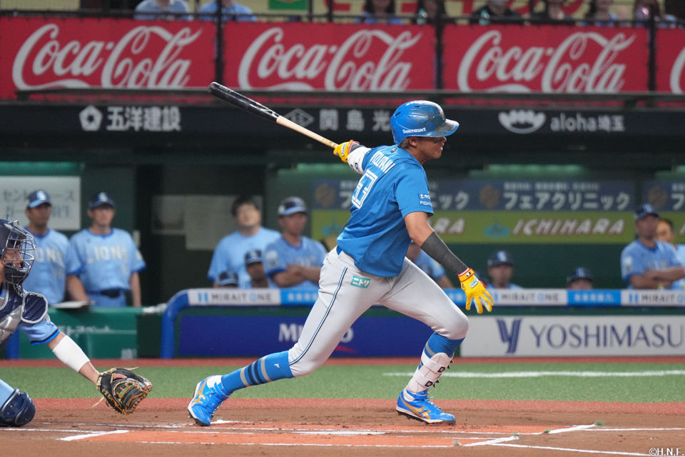 1回表、内野安打を放つ水谷選手