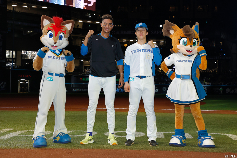 ヒーローの北山投手、水谷選手02