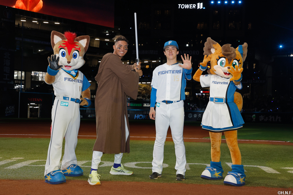 ヒーローの北山投手、水谷選手03