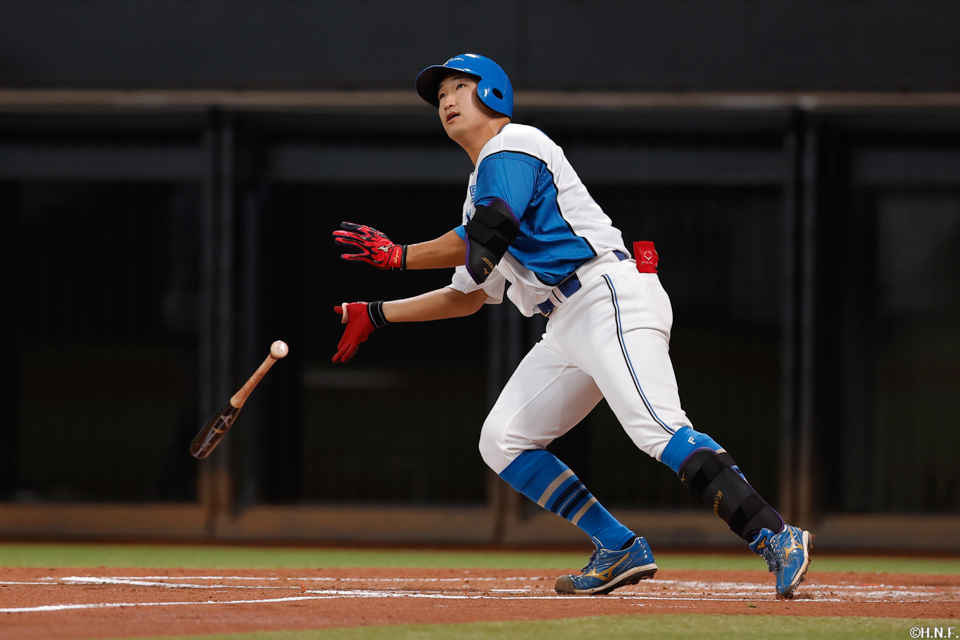 1回裏、レフトへ勝ち越しの犠飛を放つ有薗選手02