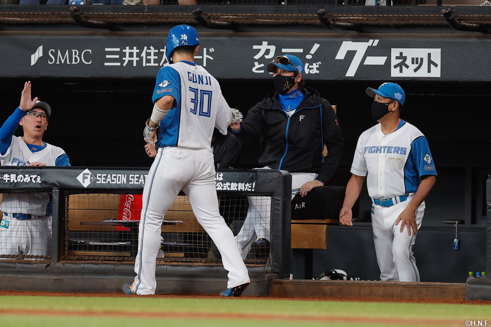 1回裏、生還した郡司選手