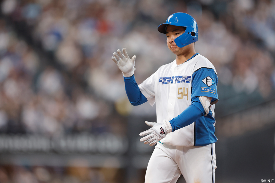 9回裏、センターへヒットを放った山縣選手
