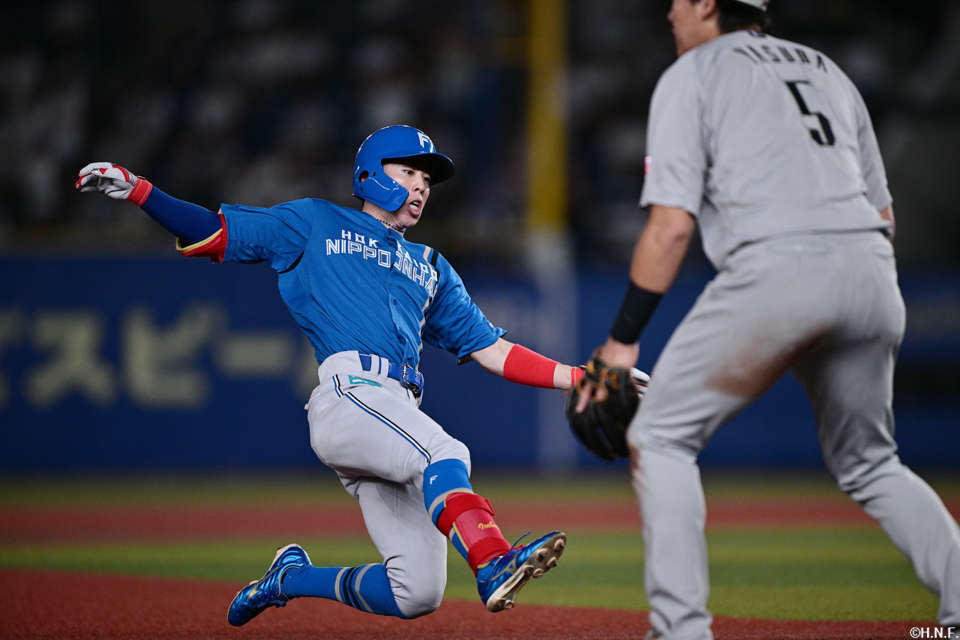 3回表、レフトへ三塁打を放った五十幡選手