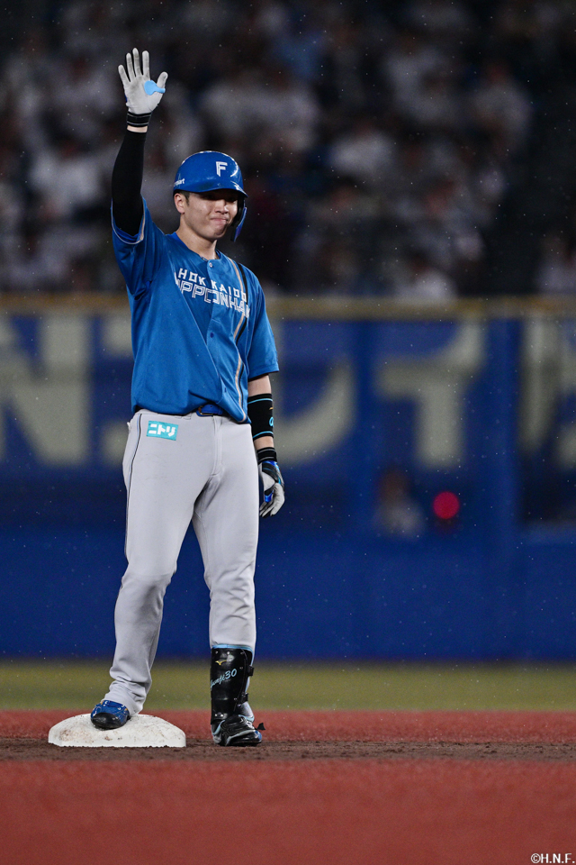 3回表、センターへ2点適時二塁打を放った郡司選手