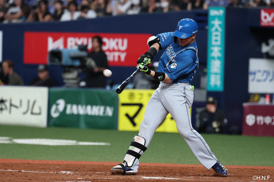 5回表、ライトへ本塁打を放つ清宮選手01