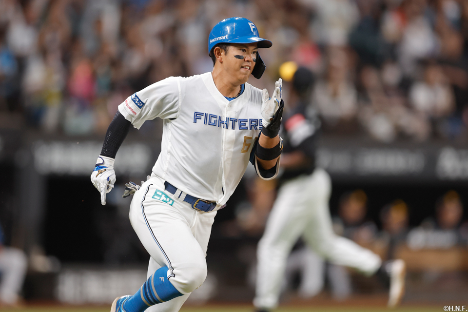 3回裏、レフトへ適時二塁打を放つ今川選手02