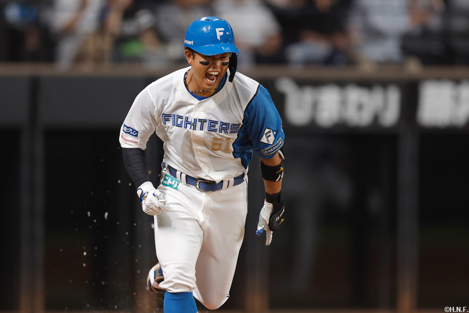 3回裏、レフトへ適時二塁打を放つ今川選手03