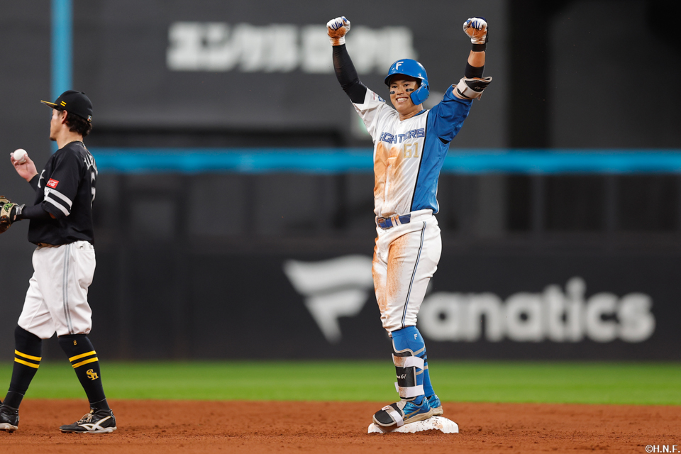 3回裏、レフトへ適時二塁打を放つ今川選手04