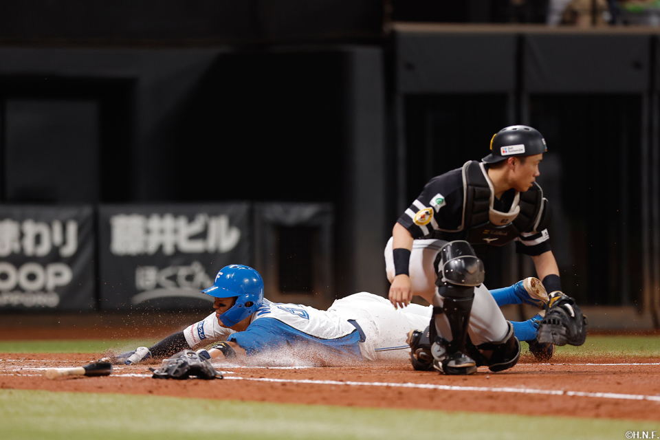 3回裏、生還する今川選手