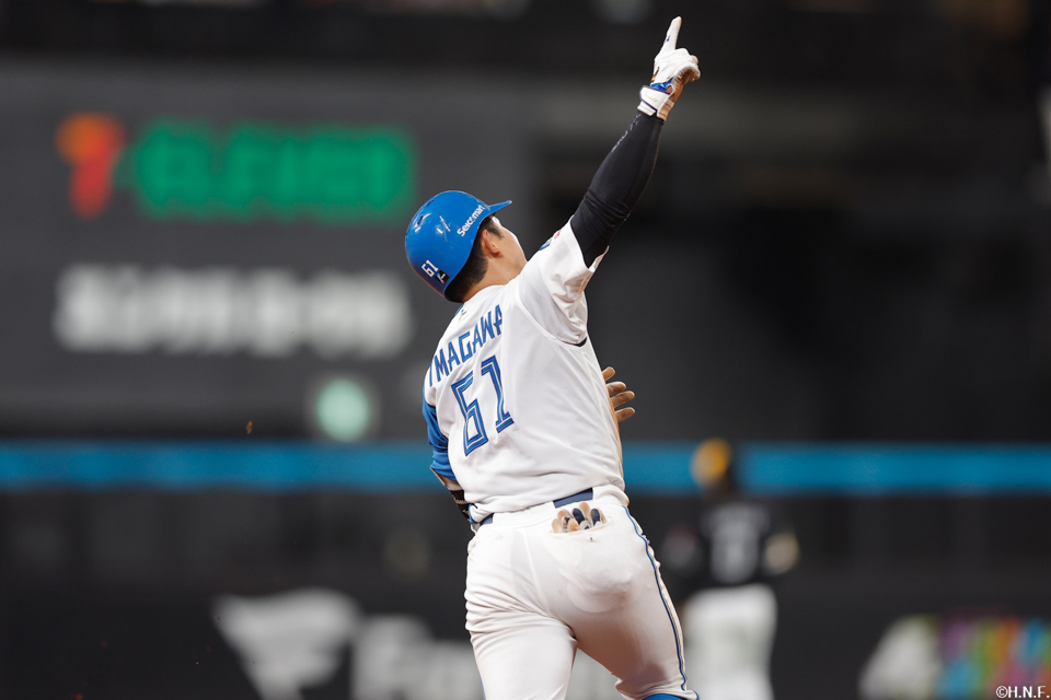 4回裏、レフトへ本塁打を放つ山縣選手02