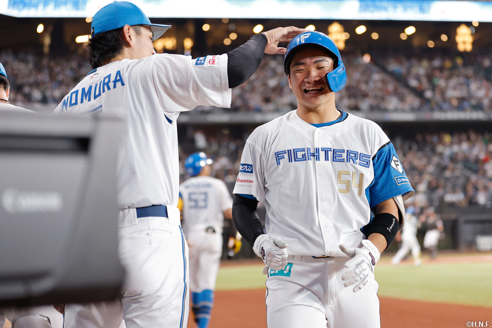 4回裏、レフトへ本塁打を放つ山縣選手03