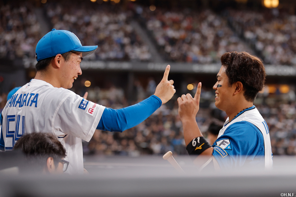 6回裏、センターへ適時打を放つ今川選手03