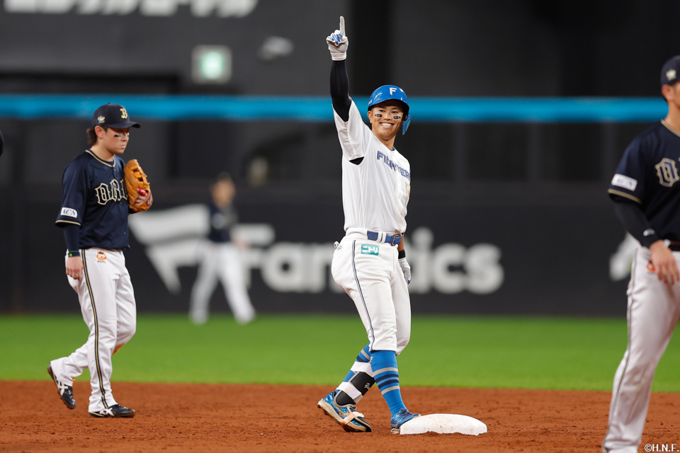 3回裏、レフトへ適時二塁打を放つ今川選手02