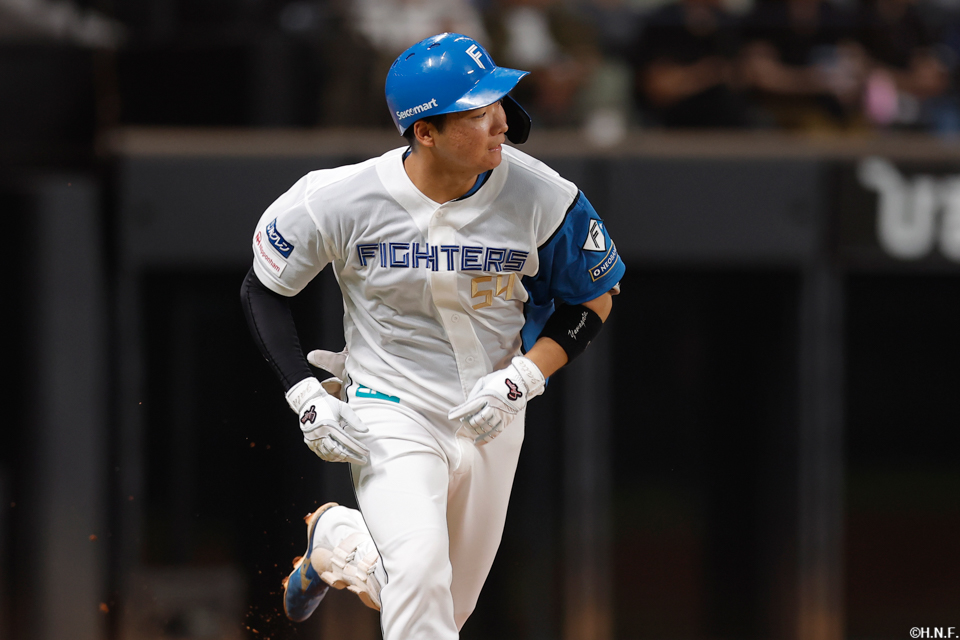 5回裏、レフトへヒットを放った山縣選手