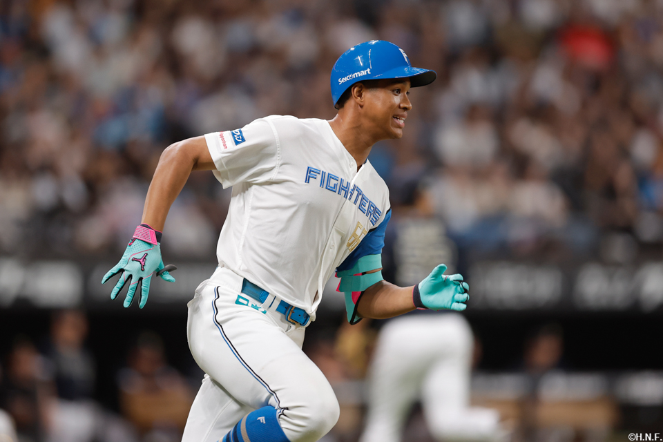 6回裏、代打で2点適時打を放った万波選手