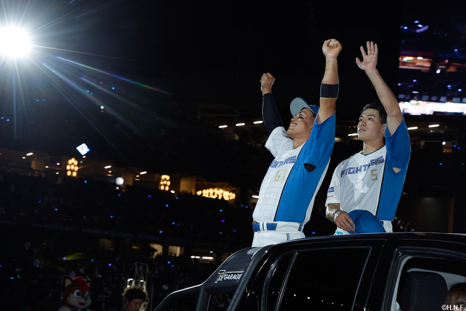 ヒーローの野村選手と今川選手01
