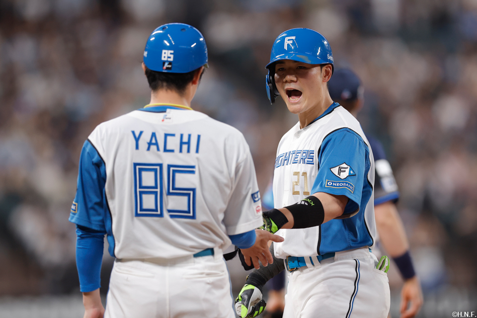 9回裏、センターへヒットを放った清宮選手