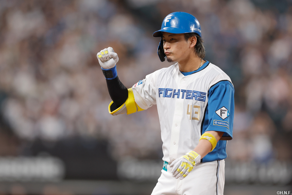 9回裏、代打でヒットを放つ水野選手02