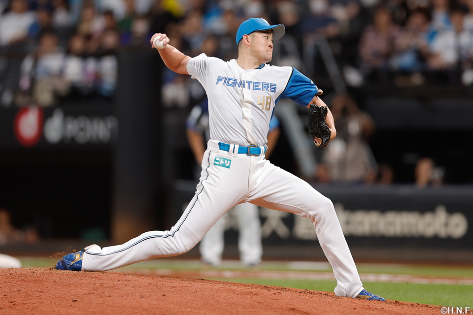 8回、四番手の齋藤投手01