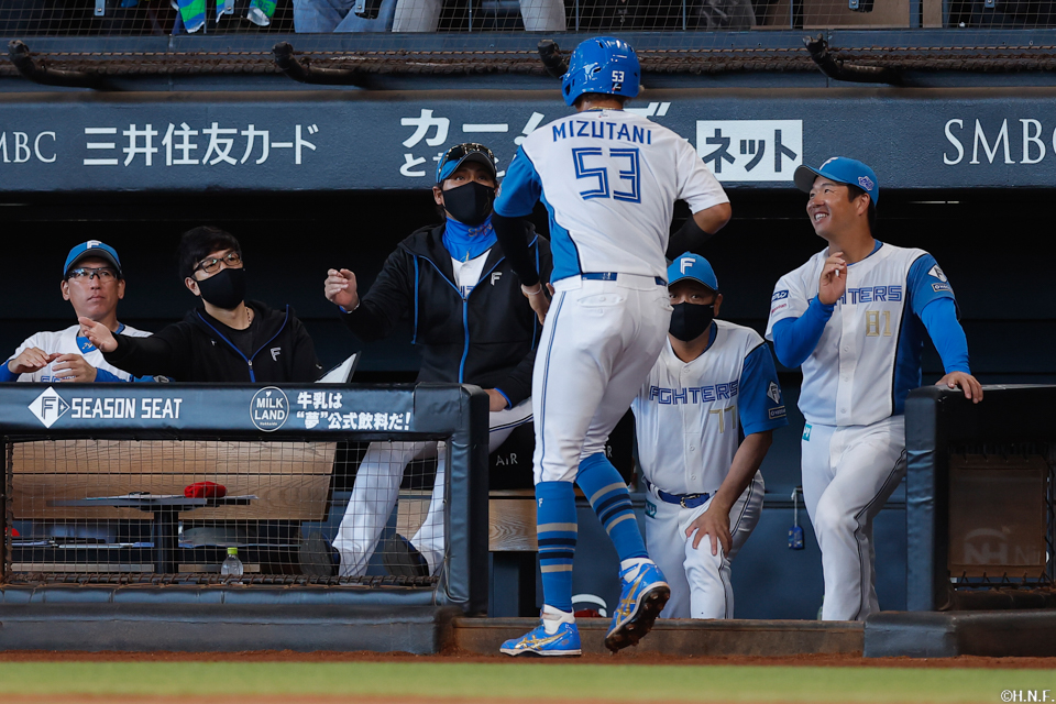 1回裏、生還した水谷選手