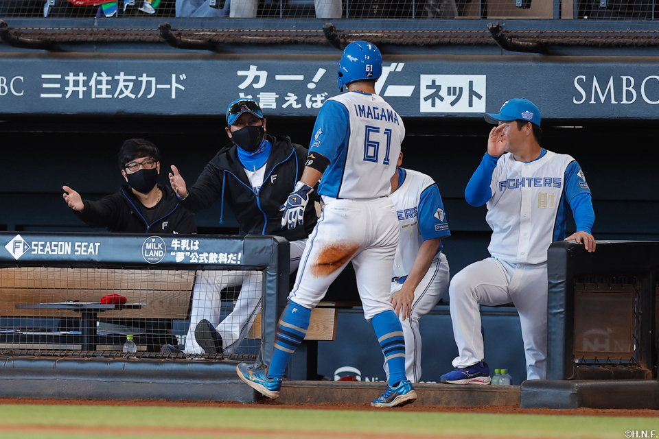 1回裏、生還した今川選手