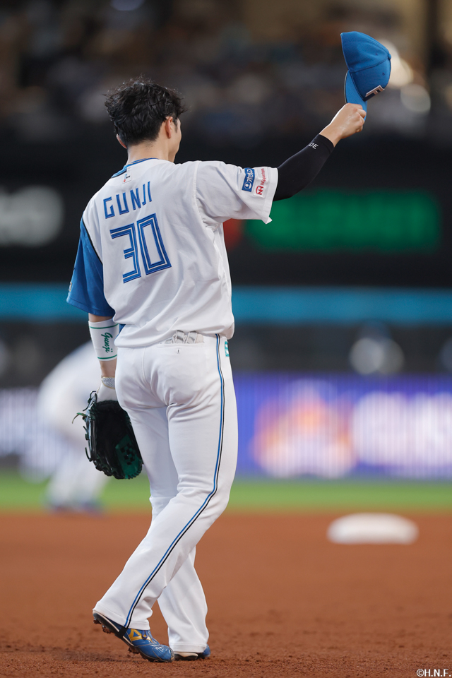 7回表、守備につく郡司選手