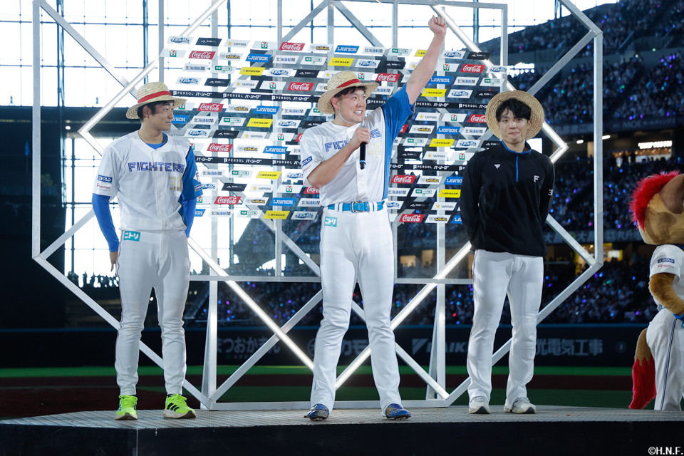 ヒーローの齋藤投手、石井選手、郡司選手01