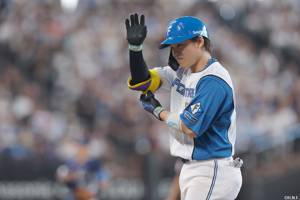 3回裏、レフトへヒットを放つ田宮選手02