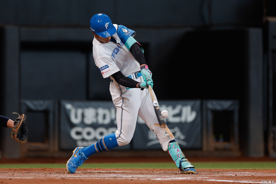 7回裏、代打で3ランを放つ万波選手01