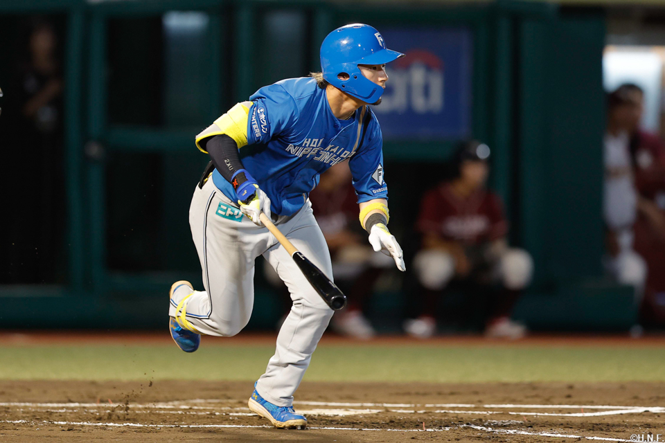 2回表、先制の適時打を放つ水野選手