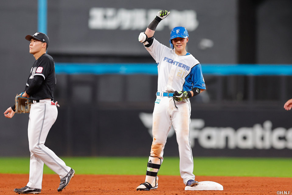 4回裏、センターへ3点適時二塁打を放った清宮選手